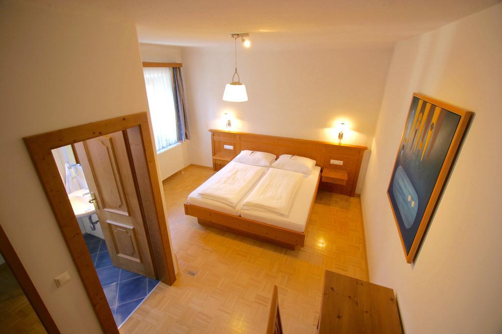Spiele- Und Buchhotel Tschitscher Nikolsdorf المظهر الخارجي الصورة