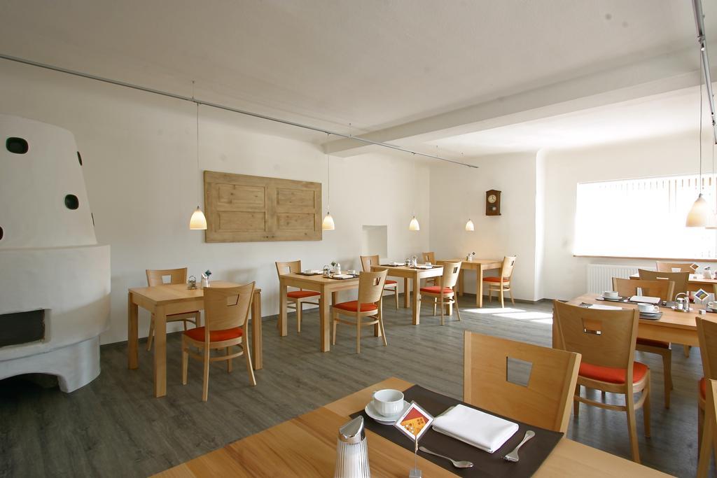 Spiele- Und Buchhotel Tschitscher Nikolsdorf المظهر الخارجي الصورة